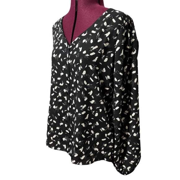 LUSH Geometric V-Neck Button Down Loose Fit Blouse Long Sleeve Top Black Medium - Picture 5 of 13